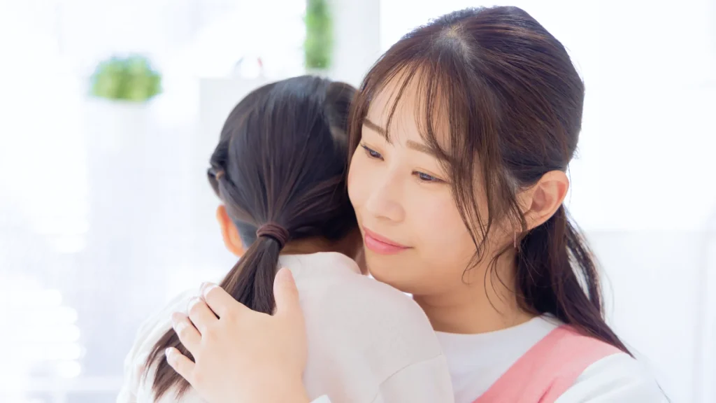 ハグをする親子